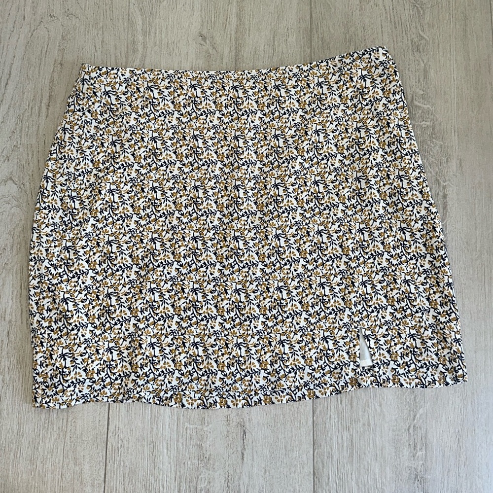 NWIT Abercrombie and Fitch women’s floral skirt